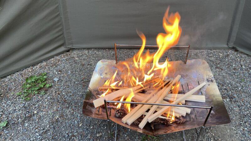 秋山川キャンプ場で焚き火