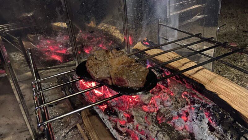 茎崎こもれび六斗の森のキャンプ飯：ステーキ