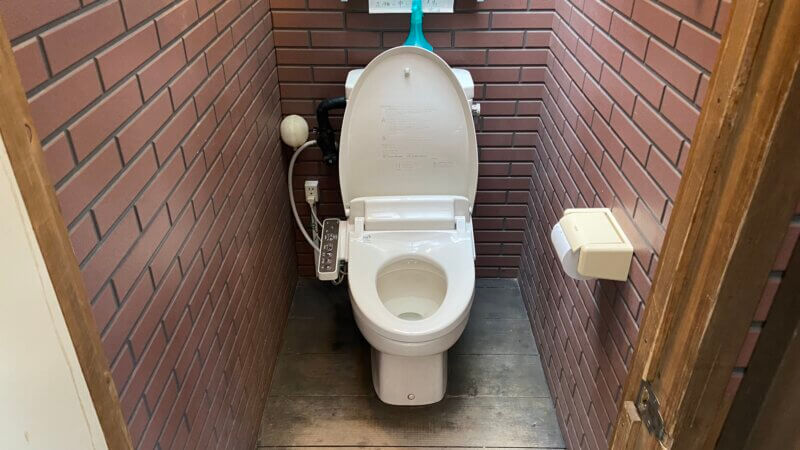 大岳キャンプ場のトイレ（中）