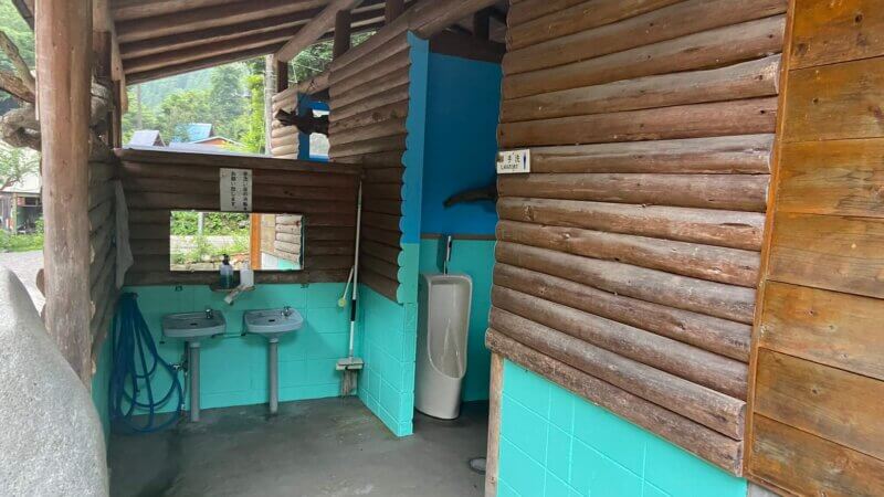 玉川キャンプ村のトイレ（入口）