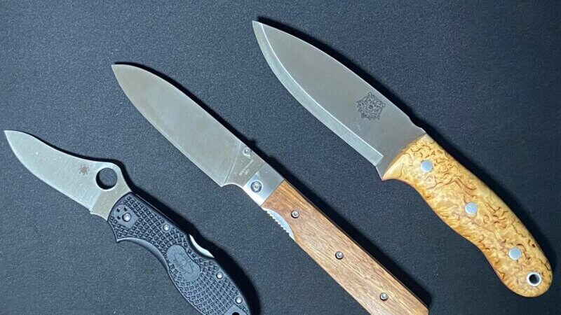 TBS knives（TBSナイブス）グリズリー（右側）