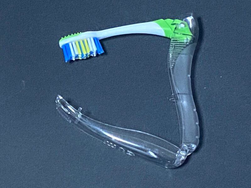 Gum(ガム) 旅行歯ブラシ（収納段階①）